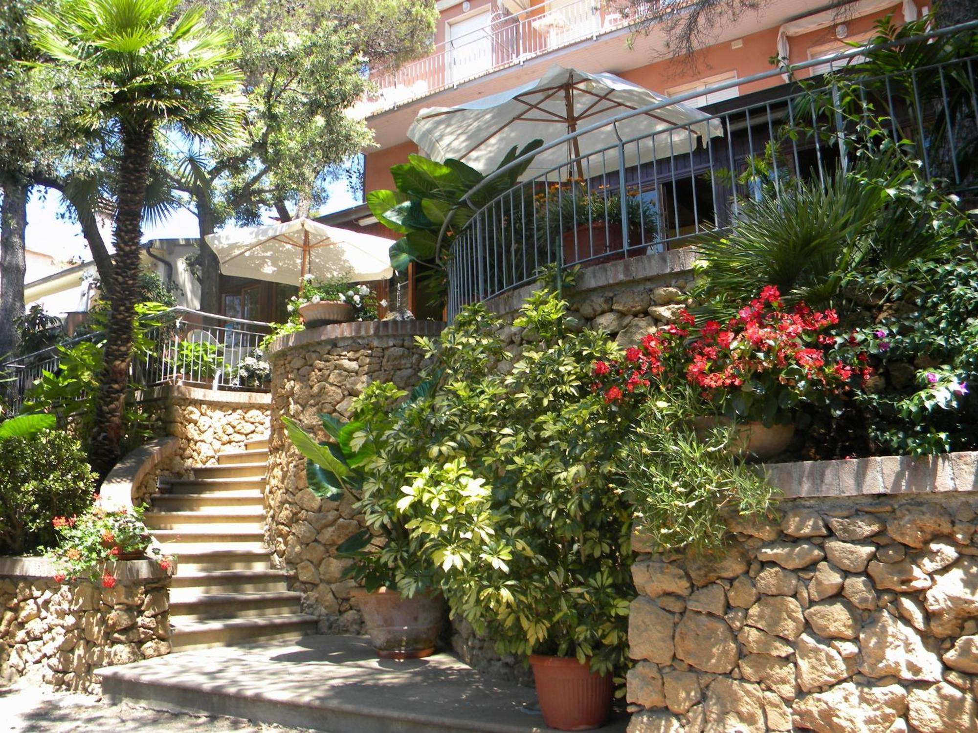 Hotel Rosa Del Tirreno Quercianella Bagian luar foto